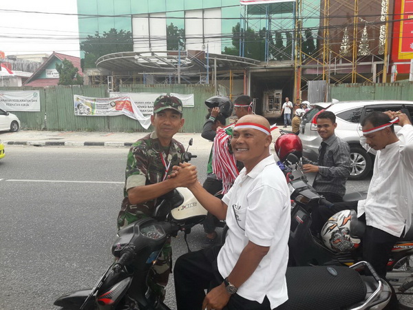 Sambut HUT RI, Kodim 0301/Pekanbaru Bagi Pita Merah Putih